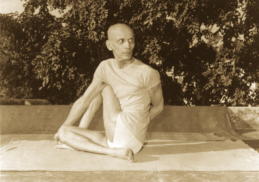 Ardha-Matsyendrasana (Lateral spinal twist posture) 54 Ardhamatsyandrasana%20001